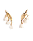 A&C OSLO ÖRHÄNGE CRAWLER LILIES & PEARLS GOLD_106969.jpg