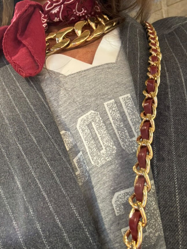 BOW19 DETAILS CLAIRE PHONE STRAP WINE RED & GOLD_93911.jpg