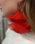 BOW19 DETAILS ÖRHÄNGEN FLOWY RED W GOLD_90258.jpg
