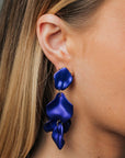 BOW19 DETAILS ÖRHÄNGEN LEAF MIDNIGHT BLUE _89392.jpg