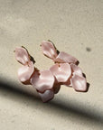 BOW19 ÖRHÄNGEN LEAF LIGHT PINK_87627.jpg
