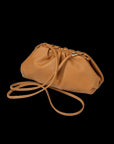 BOW19 VÄSKA DUMPLING BAG CAMEL_99336.jpg