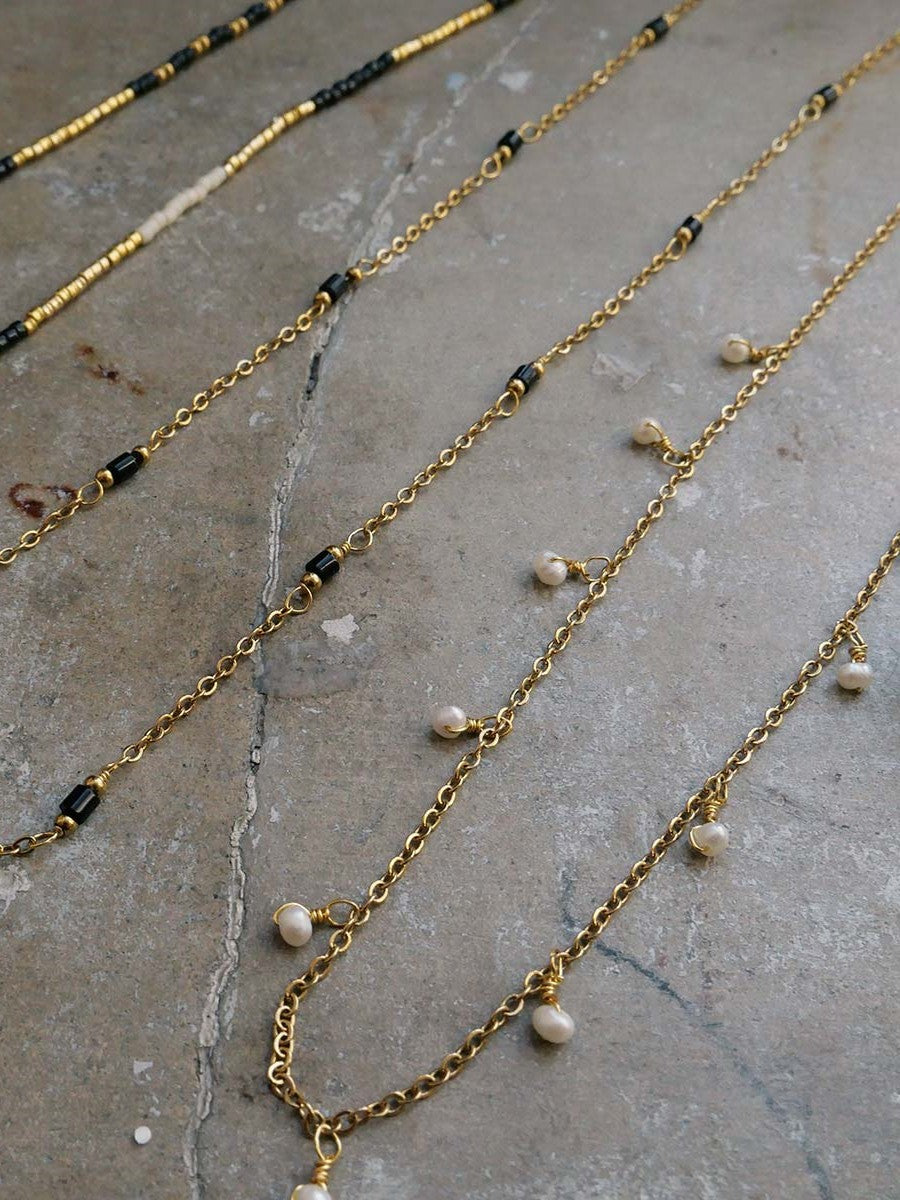 A&C OSLO HALSBAND W/DANGLING PEARLS STEEL 14K_92933.jpg