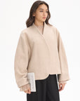 JACKA COLLARLESS BOUCLÉ SHORT BEIGE_106446.jpg