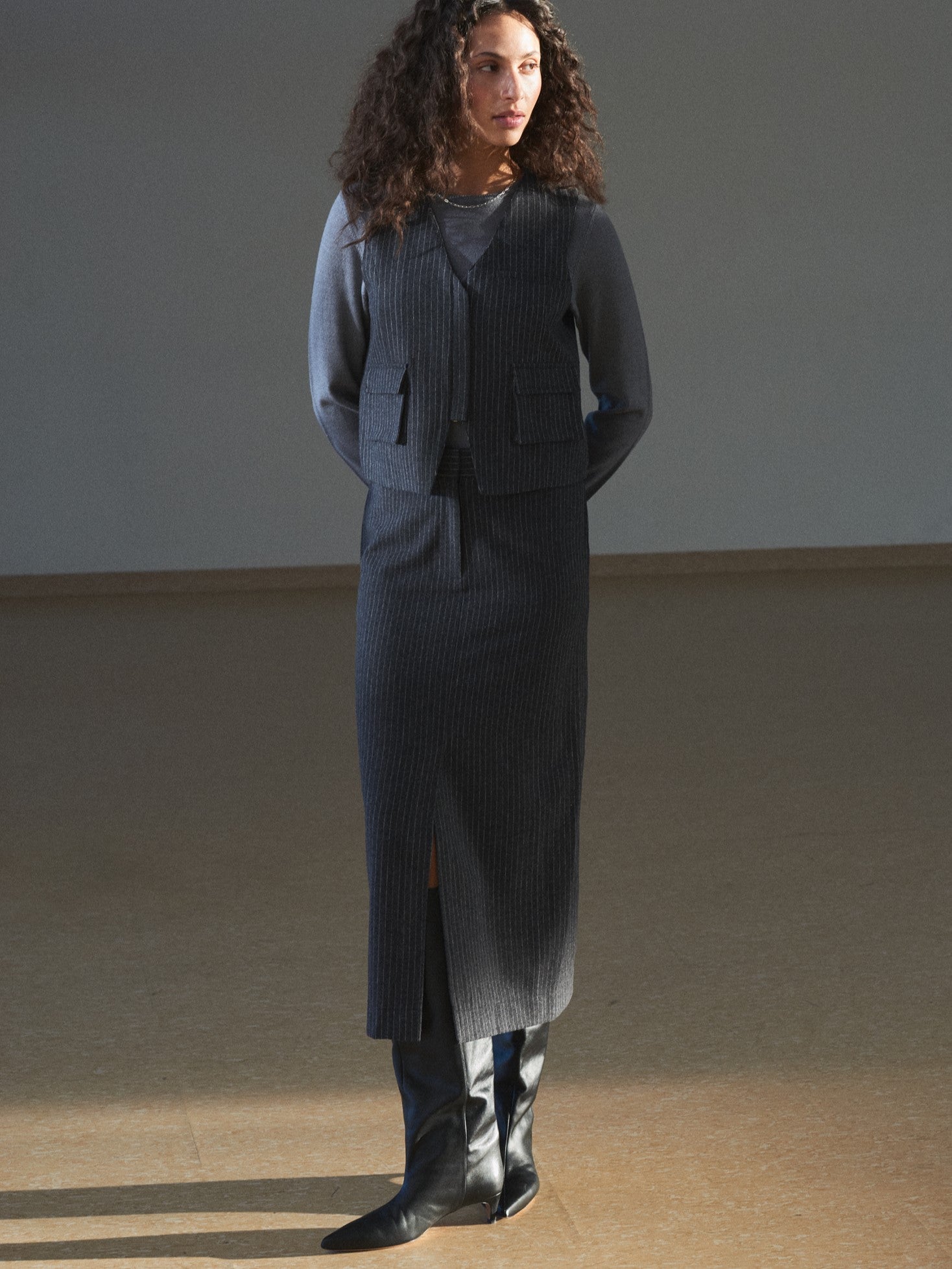 LEVETE ROOM KJOL IRIS 2 DARK GREY M_89373.jpg