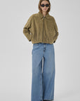 MY ESSENTIAL WARDROBE JACKA PETRA CAPERS_106406.jpg