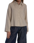 MY ESSENTIAL WARDROBE SKJORTA JANNIE OATMEAL W. BLACK_109899.jpg