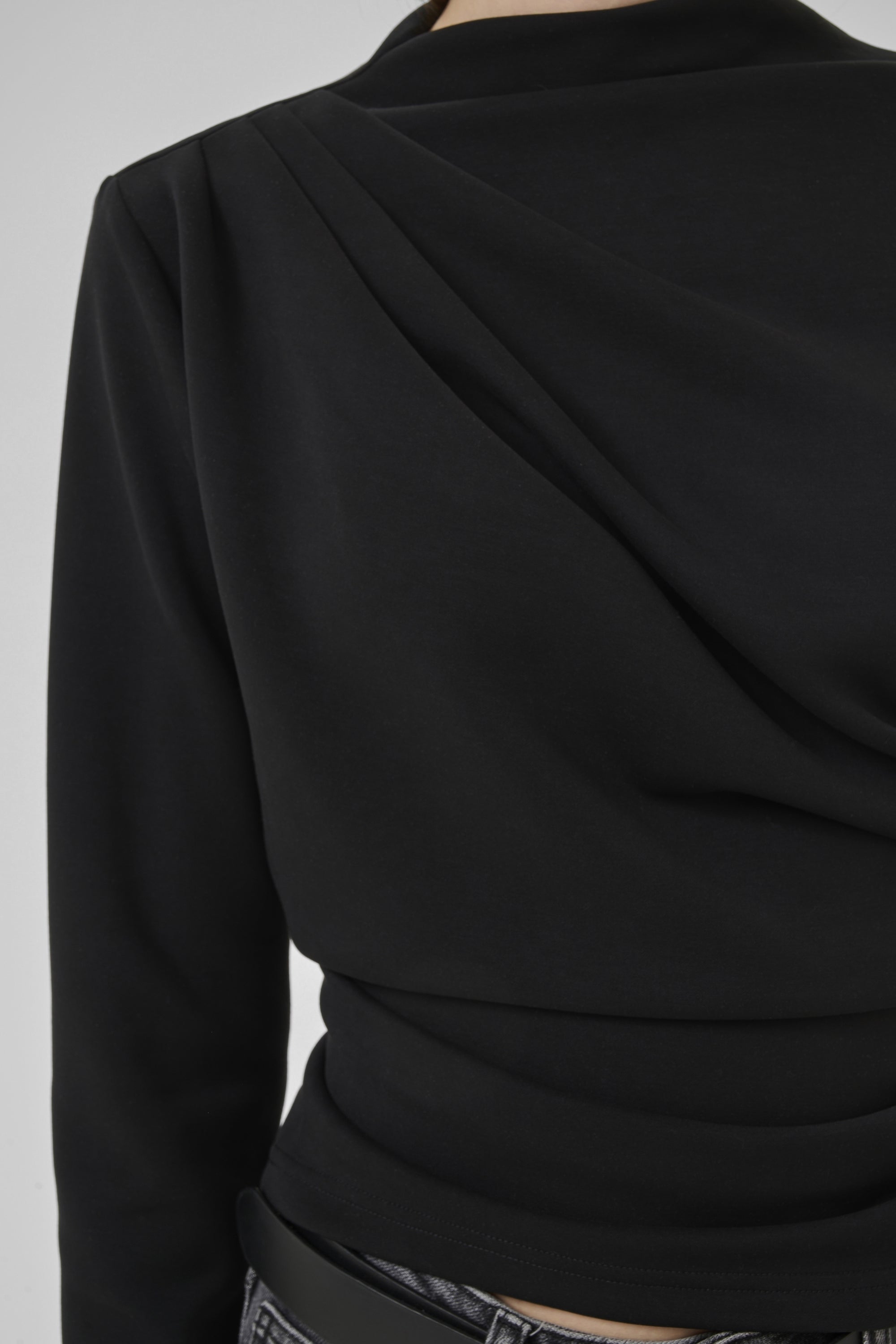 MY ESSENTIAL WARDROBE TOPP HELLE BLACK_99973.jpg