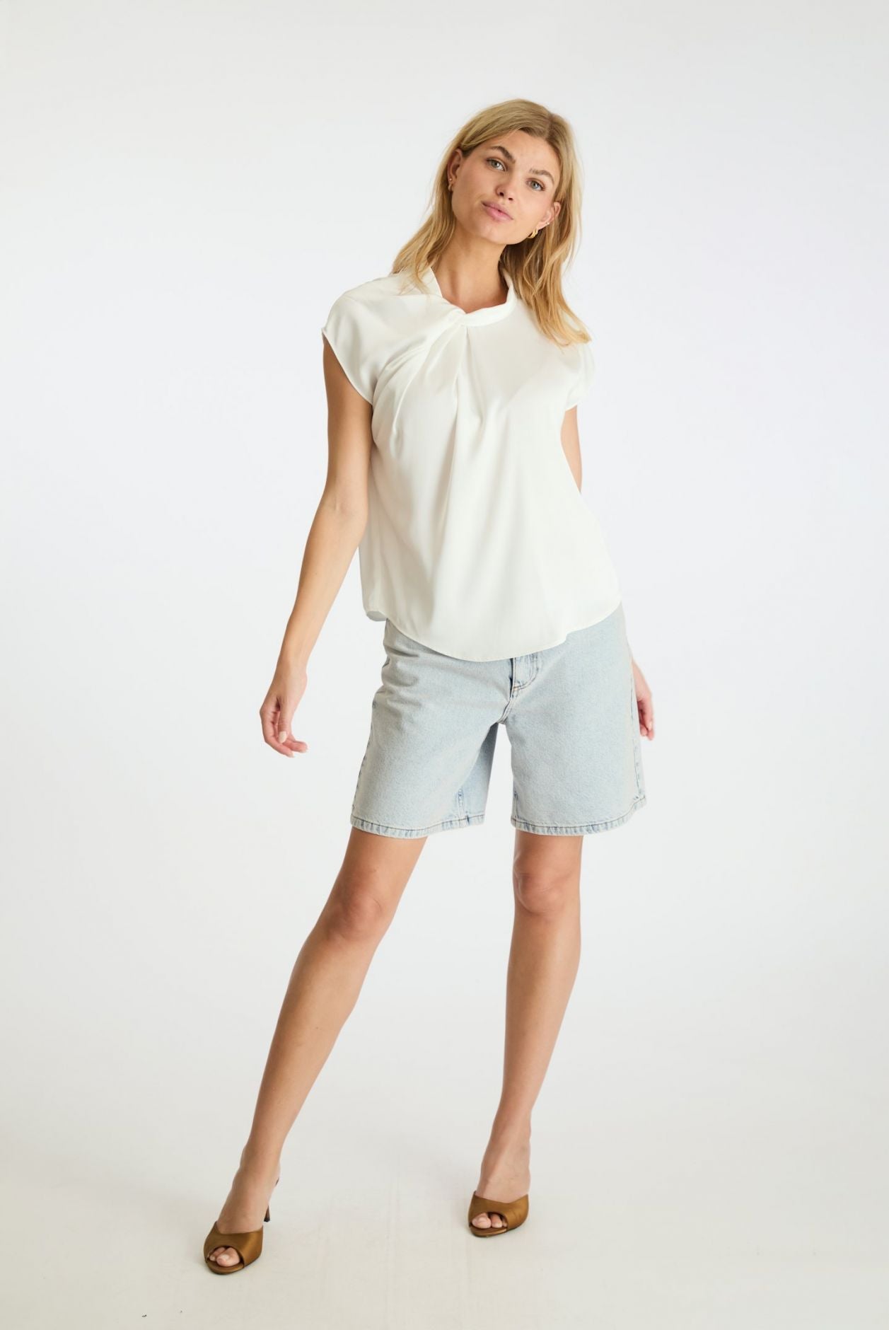 NEO NOIR BLUS FLEUR DRAPY SATIN OFF WHITE_88095.jpg