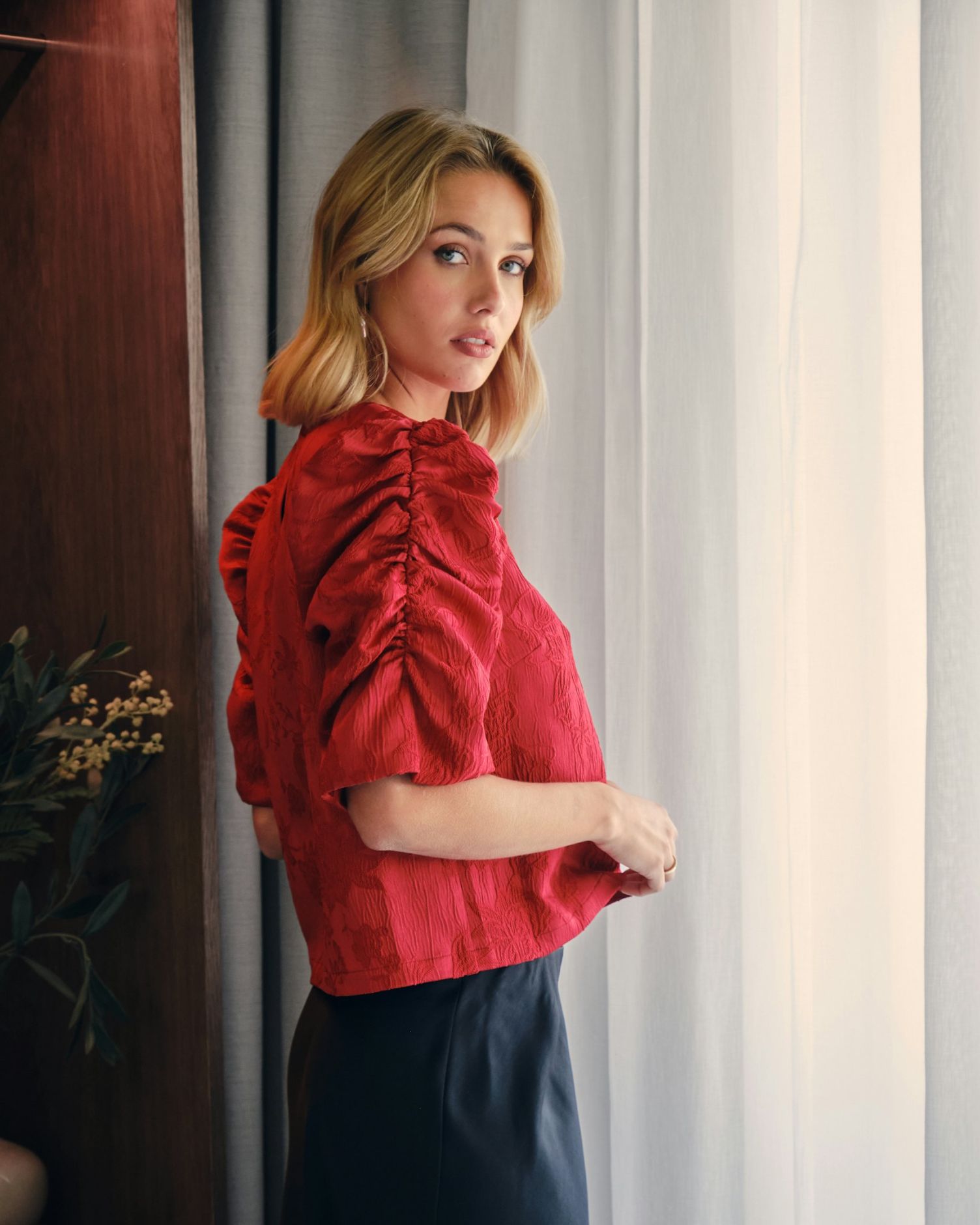 NEO NOIR BLUS JOBA JACQUARD RED_94310.jpg