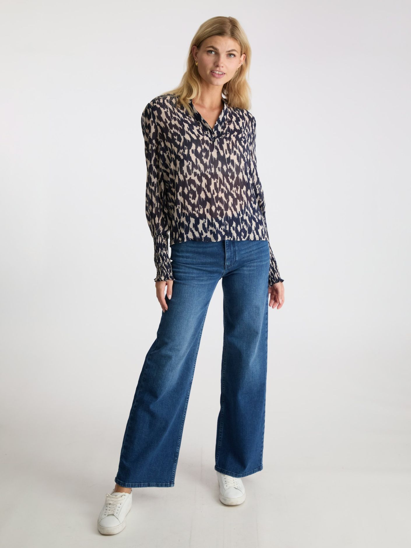 NEO NOIR BLUS LANDA DISTRESSED DARK NAVY_90125.jpg