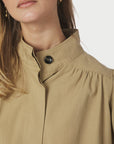 NEO NOIR JACKA TIRSA TWILL SAND_106700.jpg