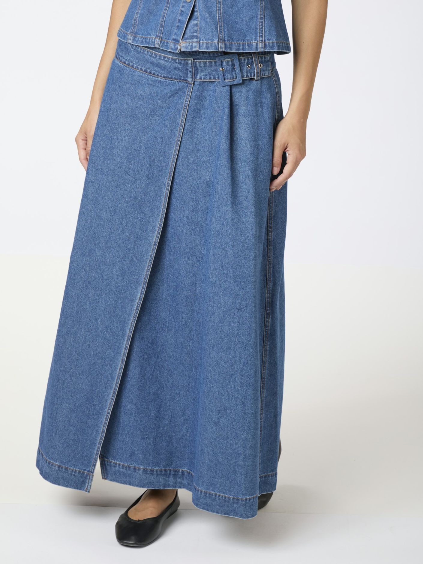 NEO NOIR KJOL NINA WRAP DENIM BLUE_90139.jpg