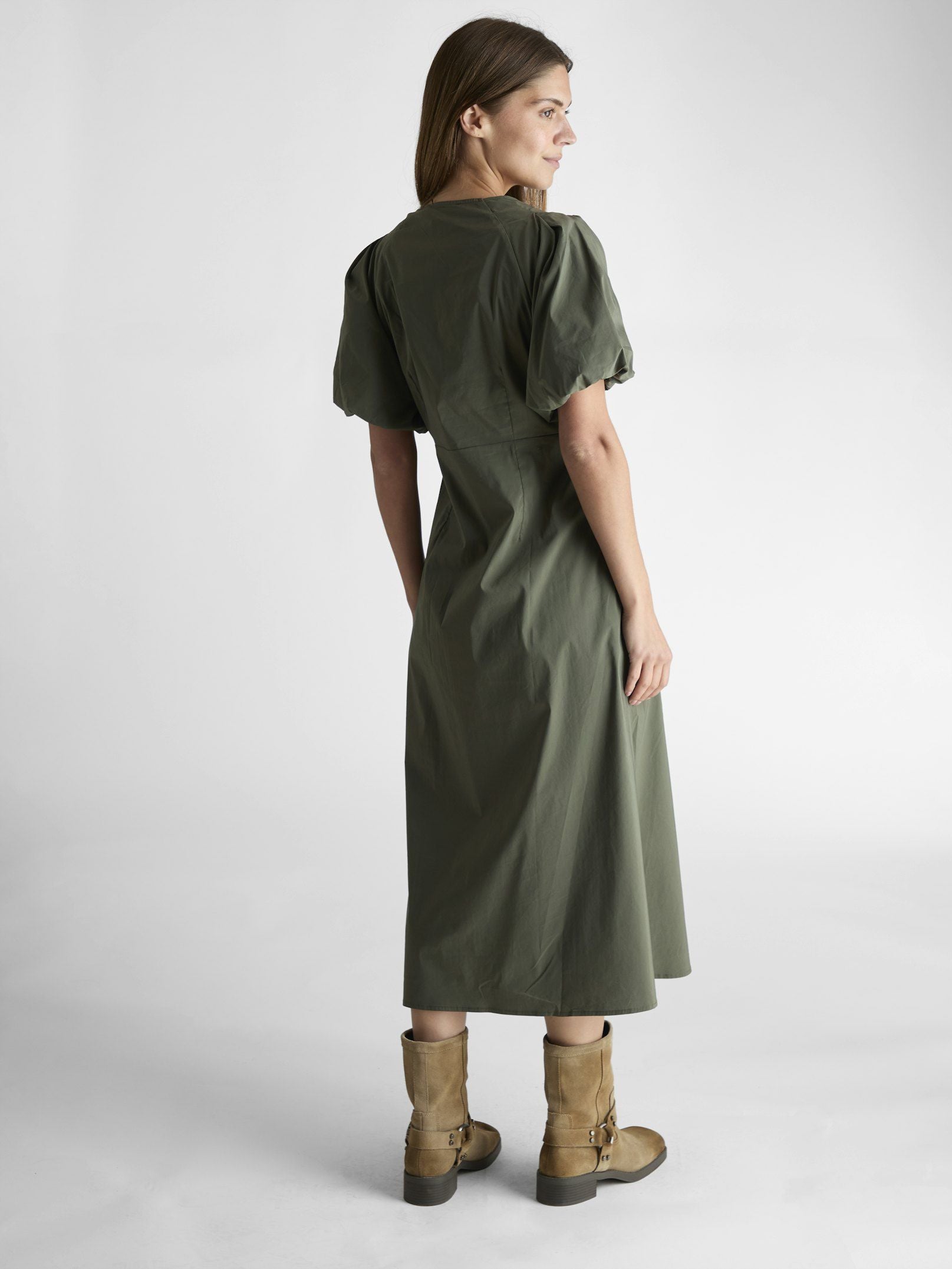 NEO NOIR KLÄNNING ILLANA POPLIN ARMY_89796.jpg