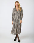 NEO NOIR KLÄNNING ISOBEL FLOATING WAVE DARK SAND_93482.jpg
