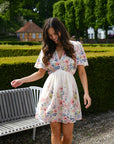 NEO NOIR KLÄNNING SHENA FLOWER PRINT CREME_99440.jpg