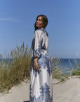 NEO NOIR KLÄNNING STELLAR PAISLEY BORDER ASH BLUE_99815.jpg