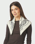 NEO NOIR SJAL ADELINA PAISLEY OFF WHITE_111977.jpg