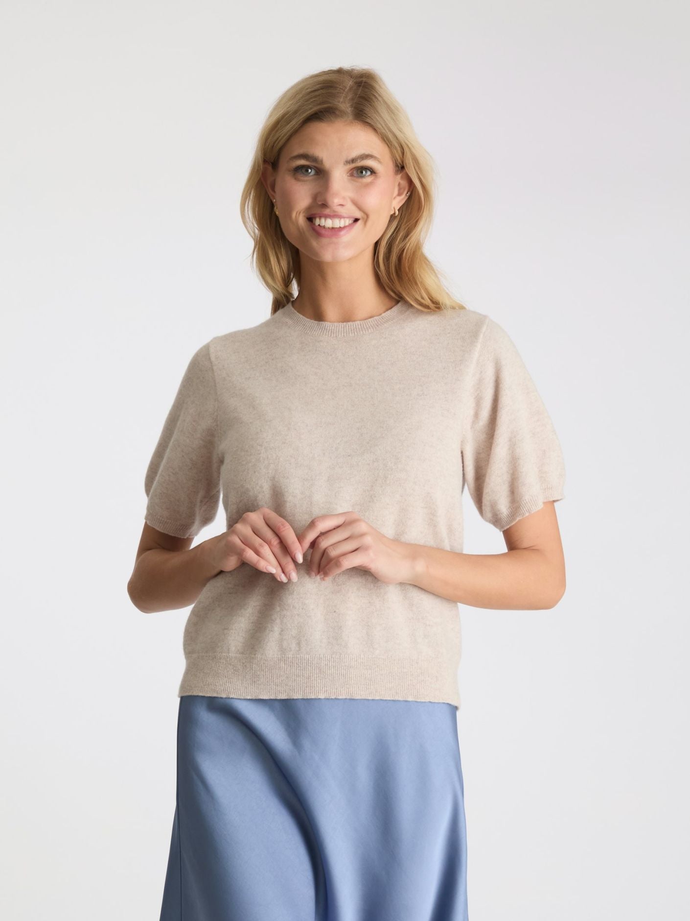 NEO NOIR TRÖJA MISSY KNIT TEE SAND MELANGE_89889.jpg