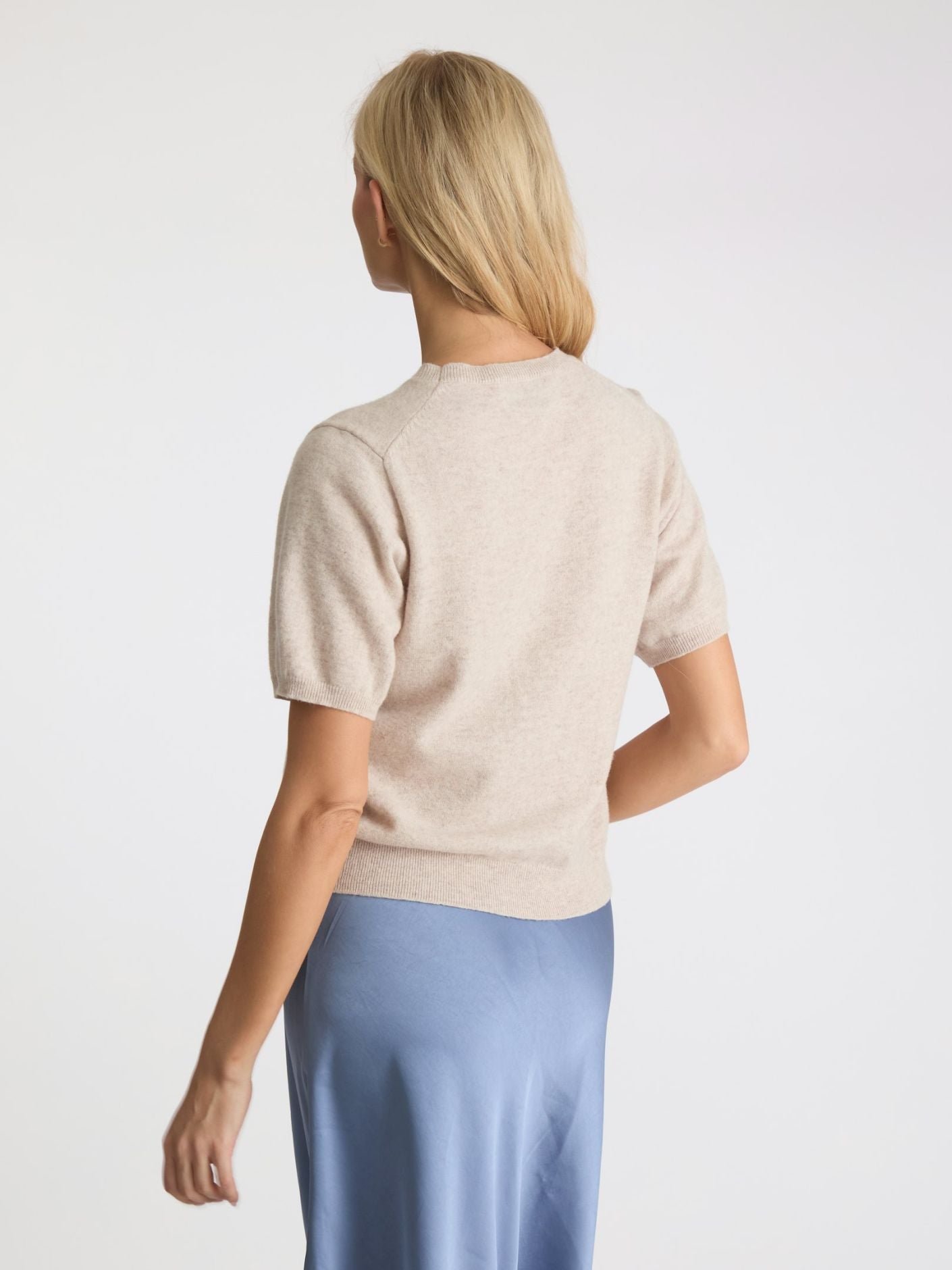 NEO NOIR TRÖJA MISSY KNIT TEE SAND MELANGE_89890.jpg