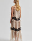 SECOND FEMALE KLÄNNING LYNDA MAXI PLAZA TAUPE_110163.jpg