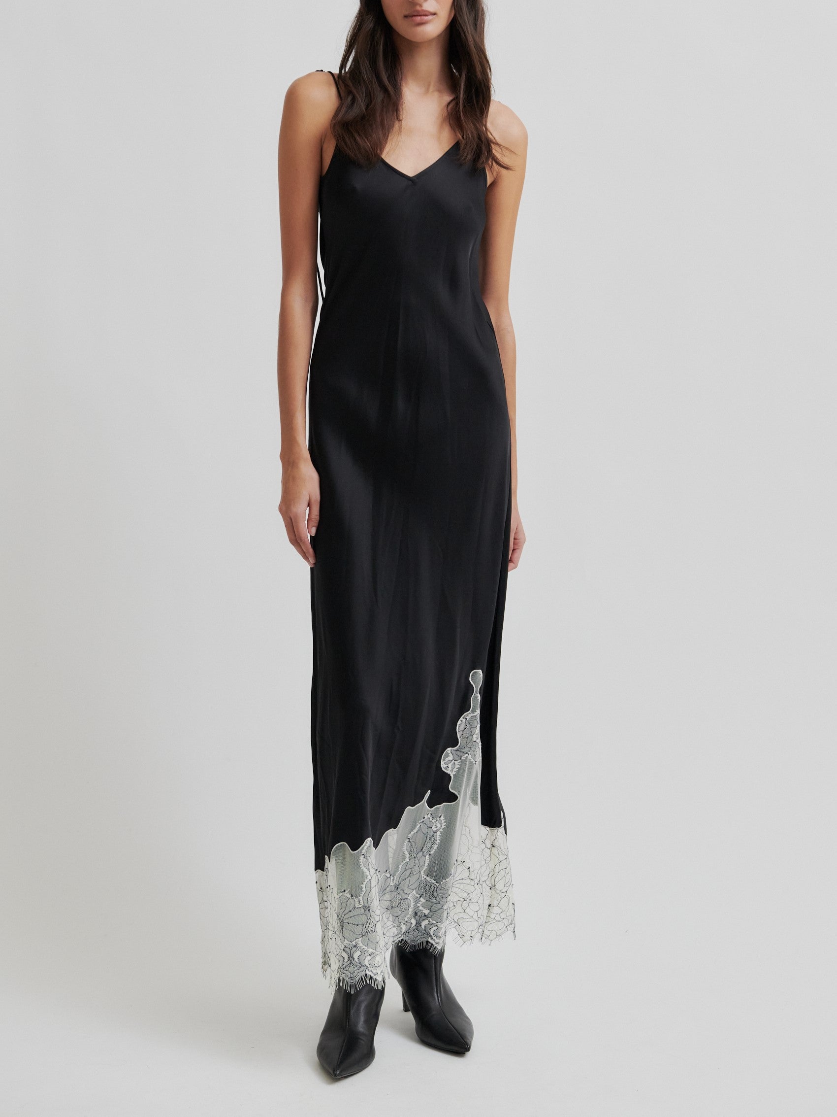 SECOND FEMALE KLÄNNING WILA STRAP BLACK_99466.jpg