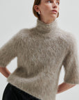 SECOND FEMALE TOPP KARLA PUMICE STONE_102902.jpg