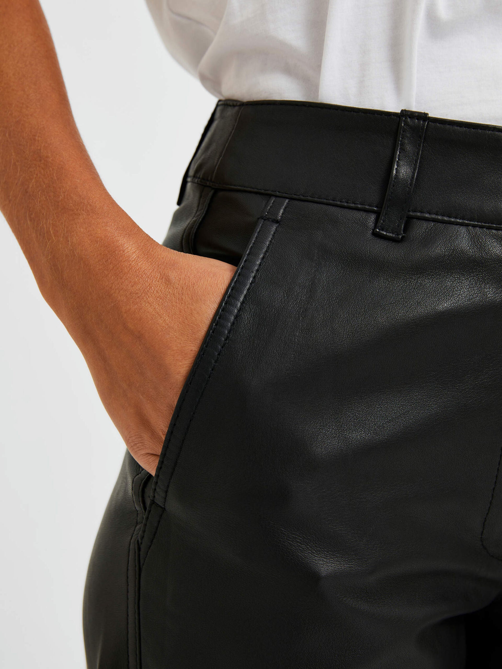 SELECTED FEMME BYXA MARIE BLACK_92068.jpg