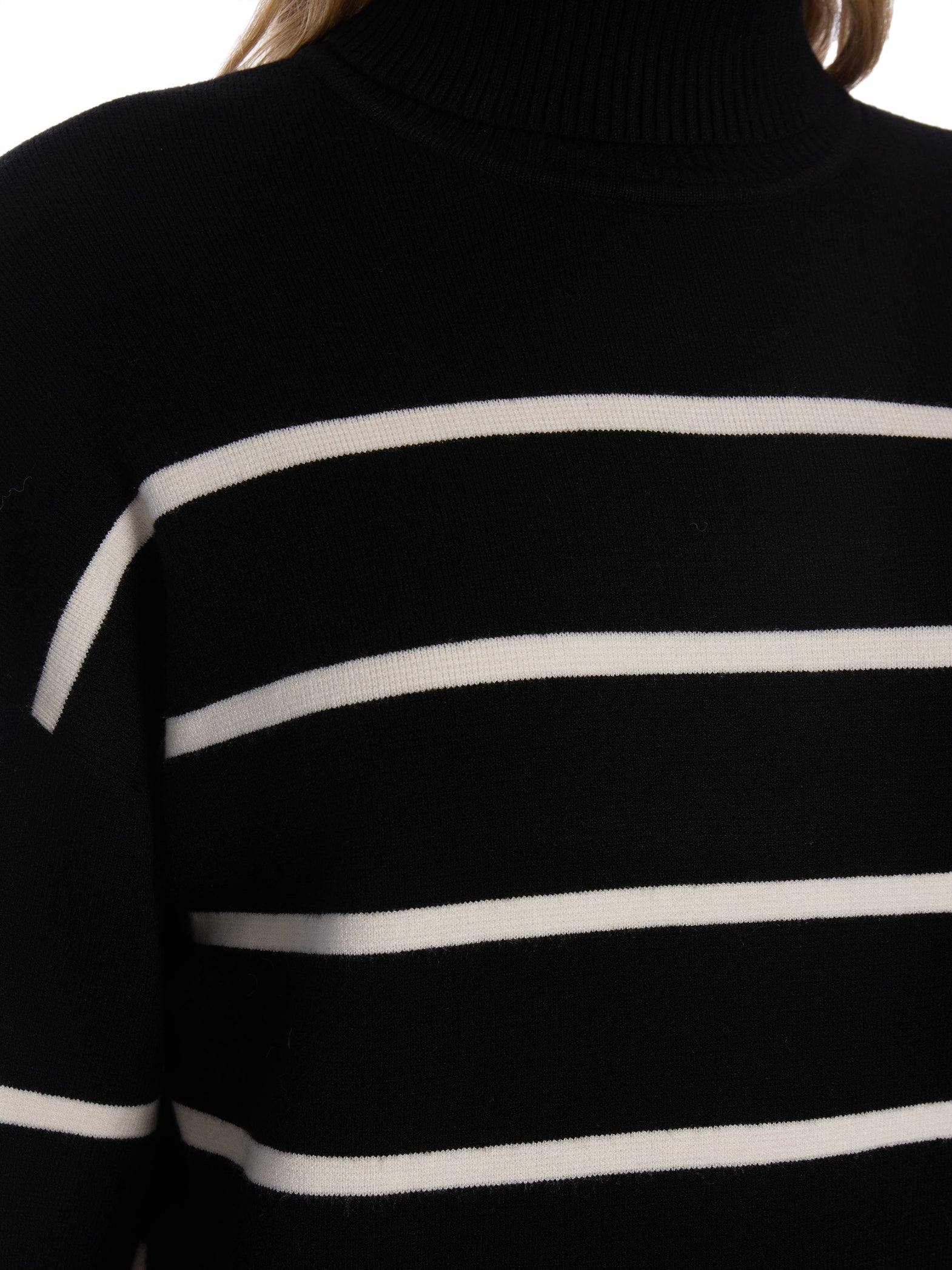 SELECTED FEMME TRÖJA KAMMA BLACK_90470.jpg