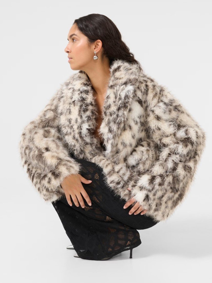 KAREN BY SIMONSEN JACKA AMIRA FUR WHITE/BLACK_101439.jpg