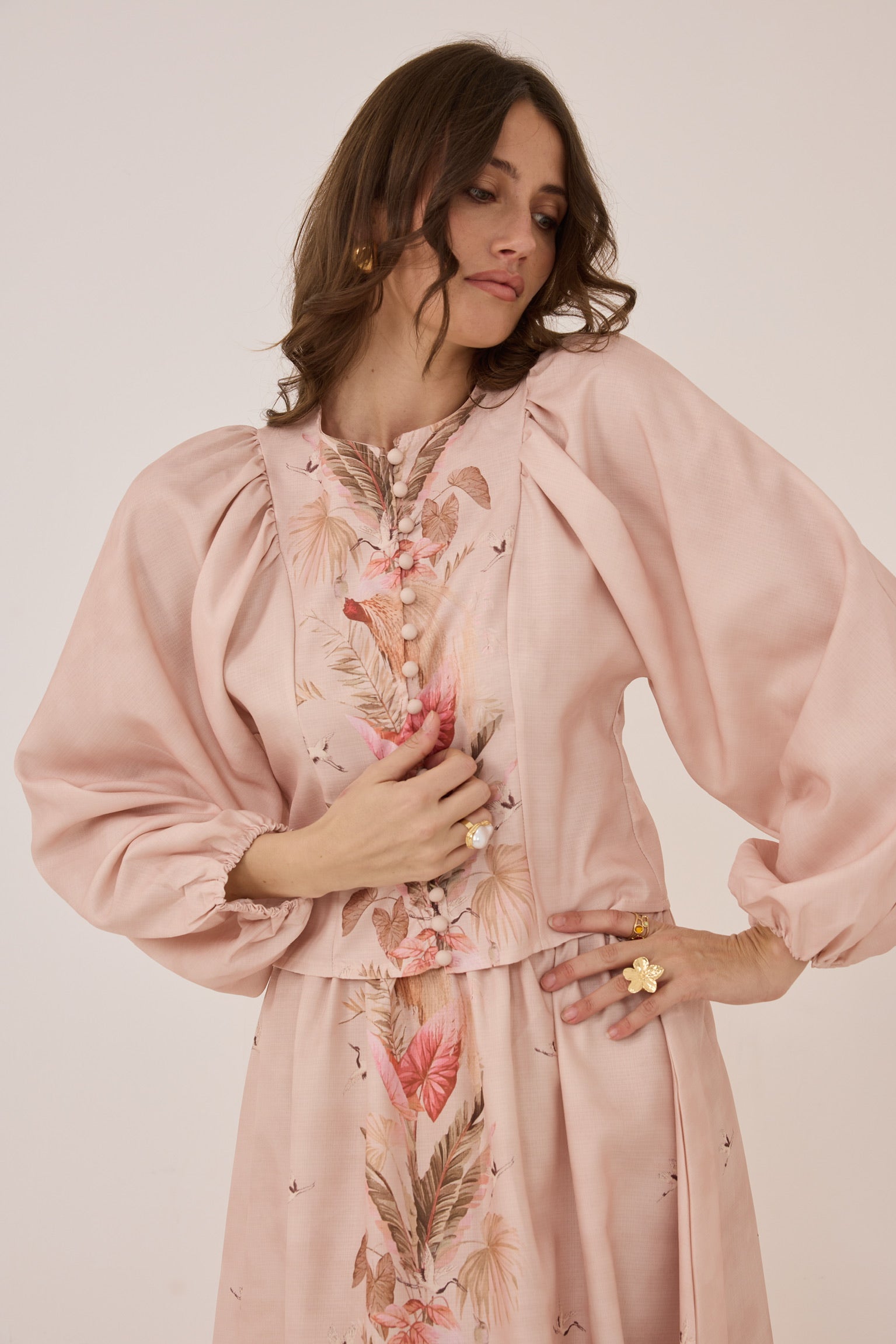 BLUS PLACEMENT FLORAL LEAF PRINT FLOWY BEIGE_108417.jpg