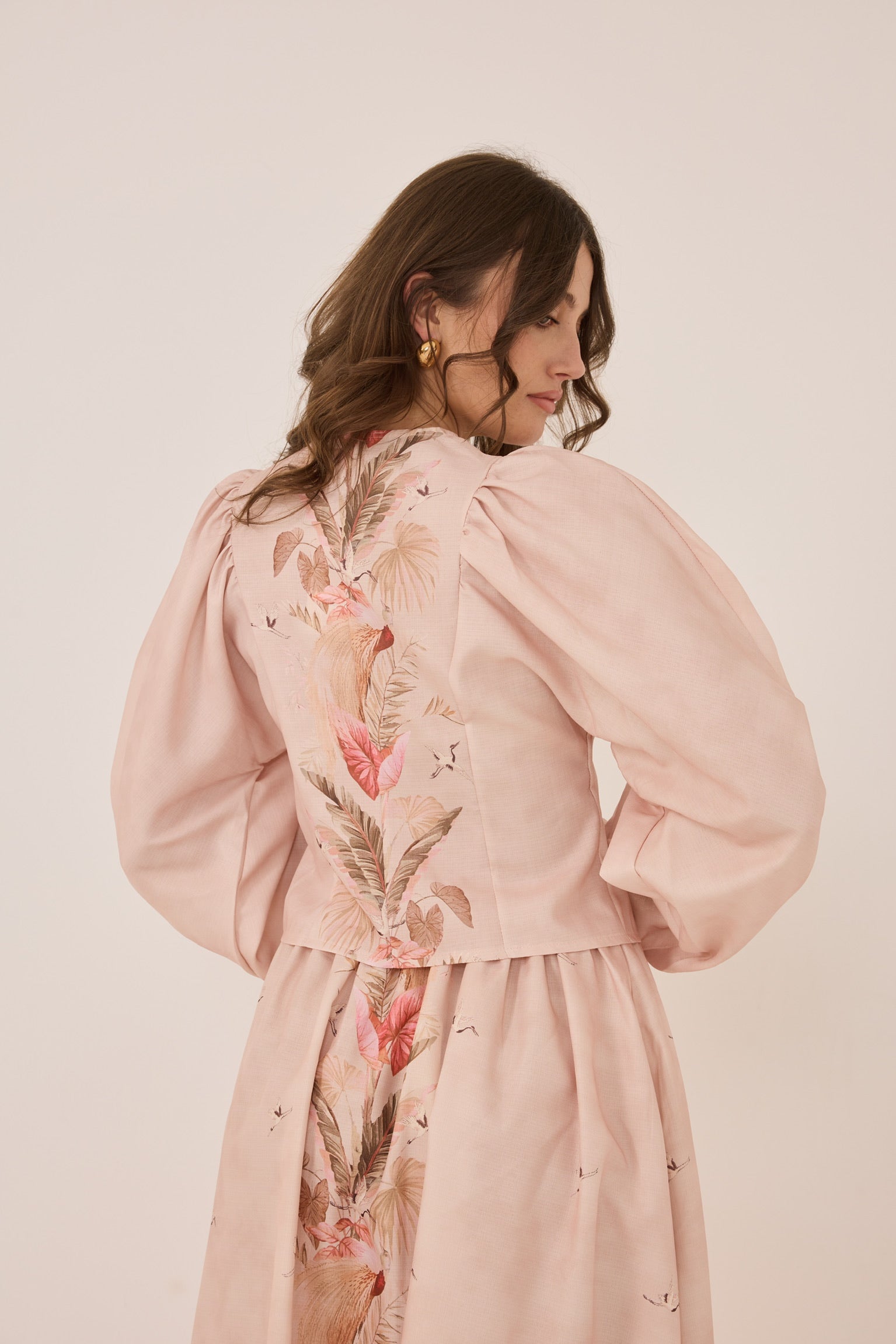 BLUS PLACEMENT FLORAL LEAF PRINT FLOWY BEIGE_108418.jpg