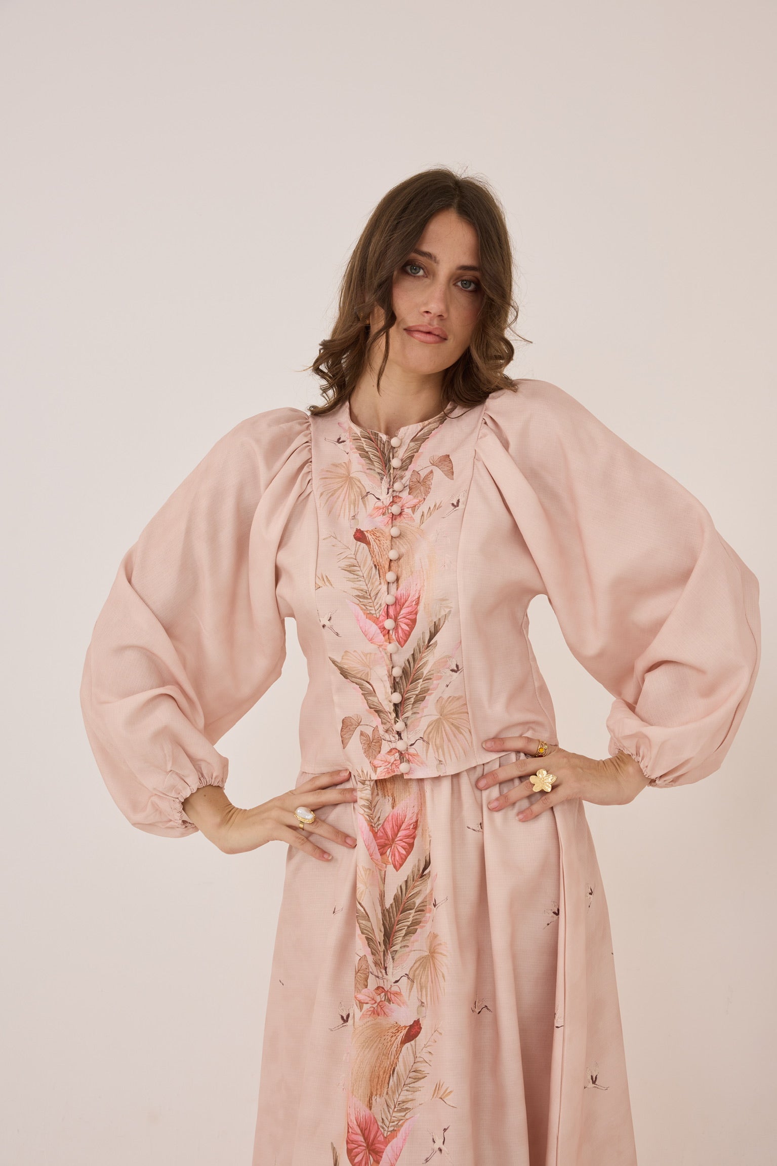 BLUS PLACEMENT FLORAL LEAF PRINT FLOWY BEIGE_108419.jpg