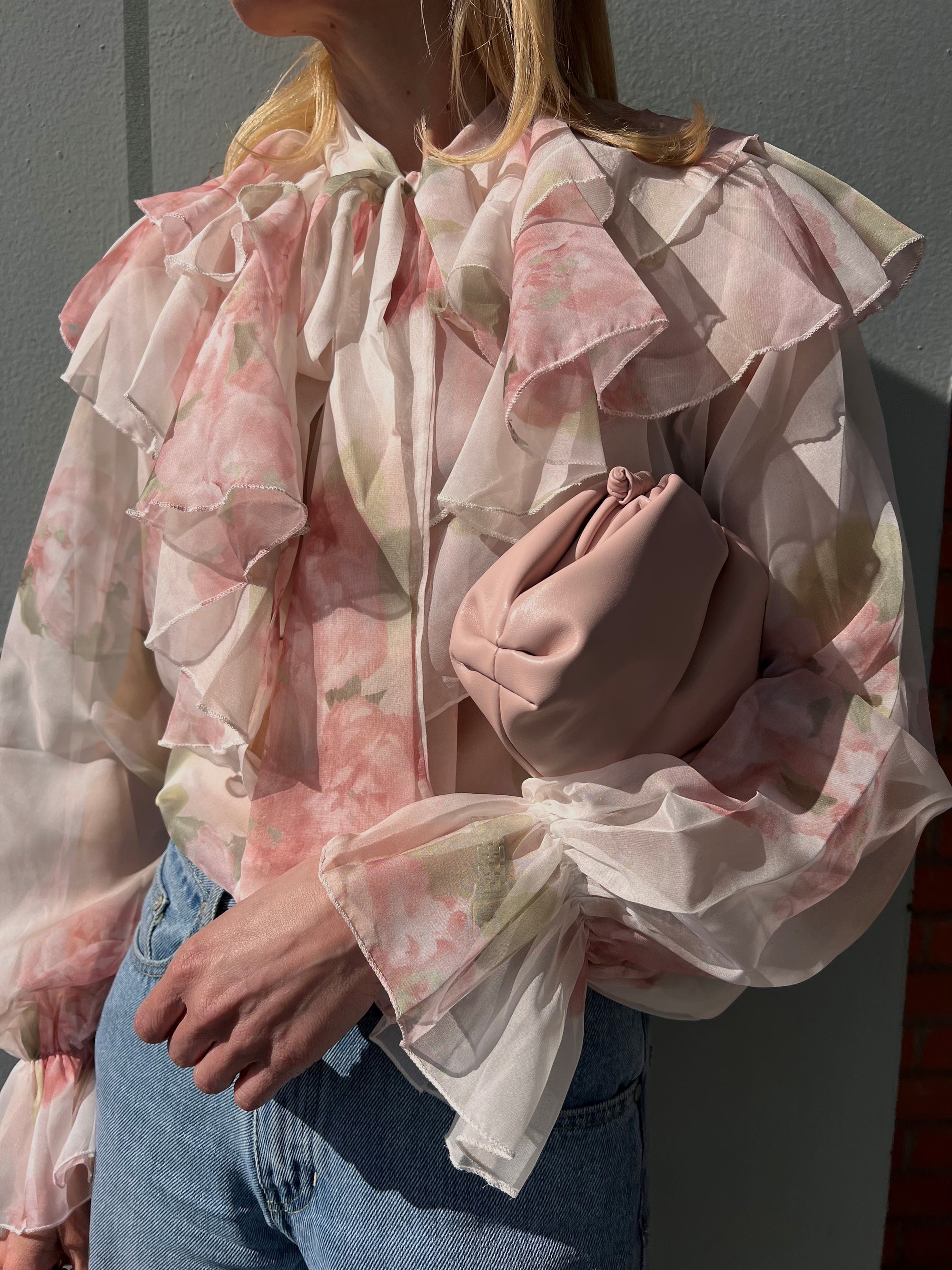 BLUS RUFFLED FLOWER BEIGE_98464.jpg