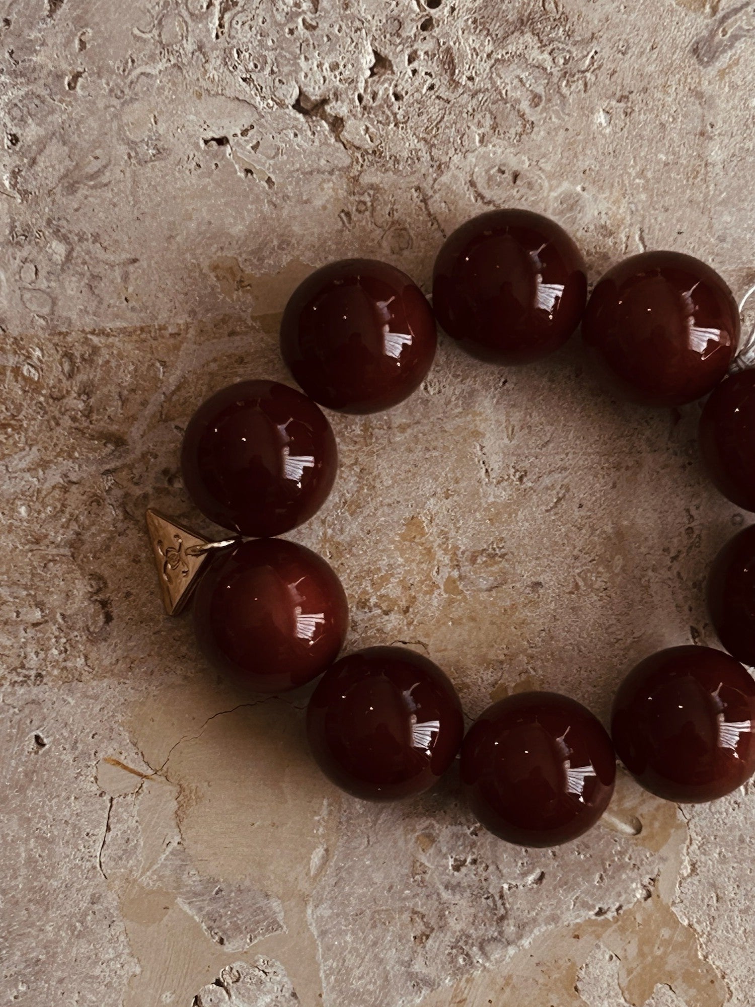 BOW19 DETAILS ARMBAND BOLD PEARL BURGUNDY_110207.jpg