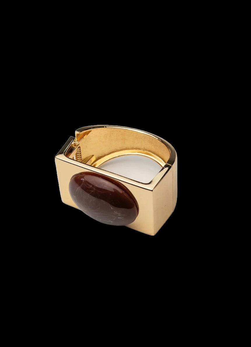 BOW19 DETAILS ARMBAND BON OVAL GOLD W BROWN MARBLE_102619.jpg