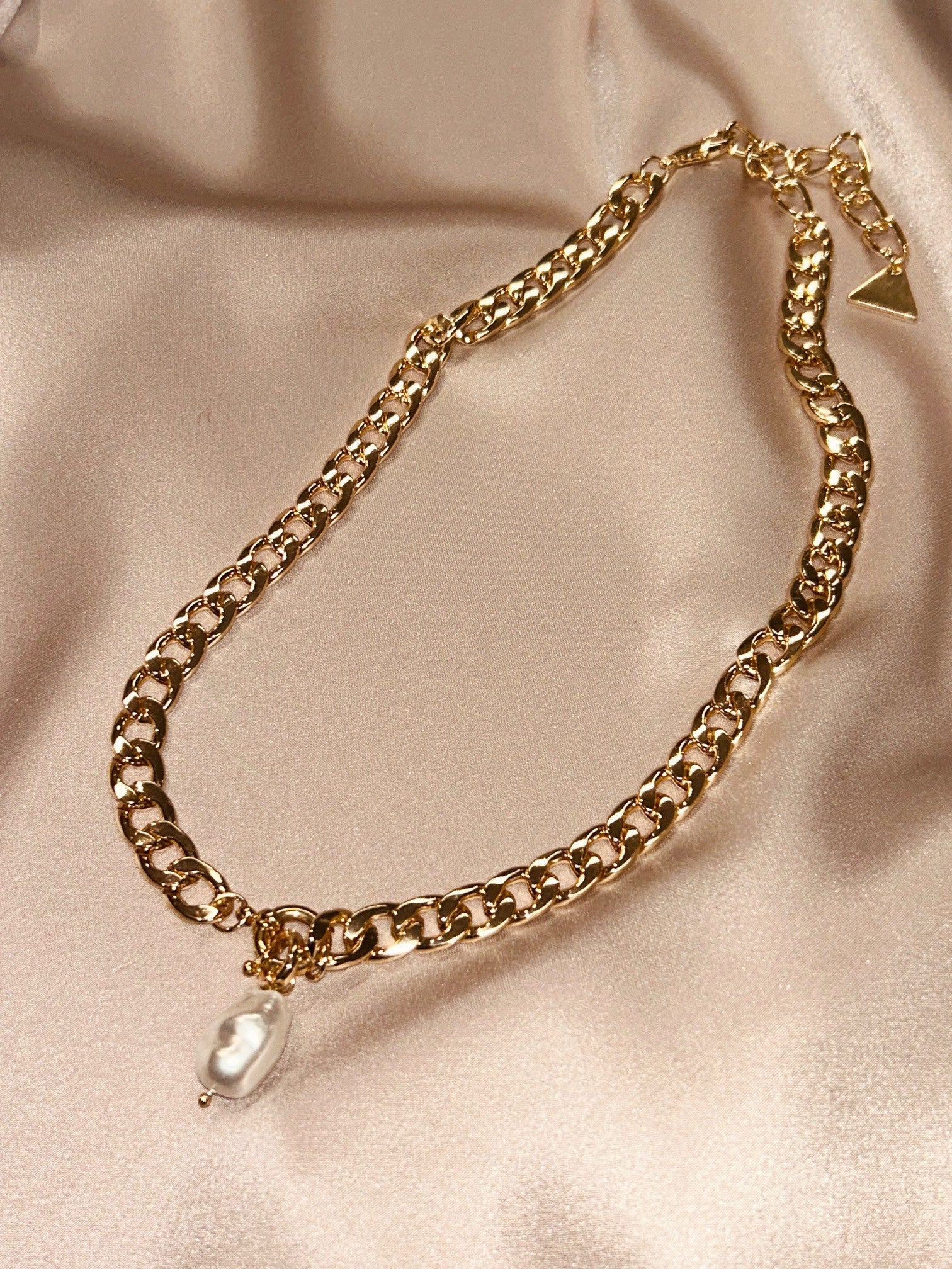 BOW19 DETAILS HALSBAND ISA GOLD_103872.jpg