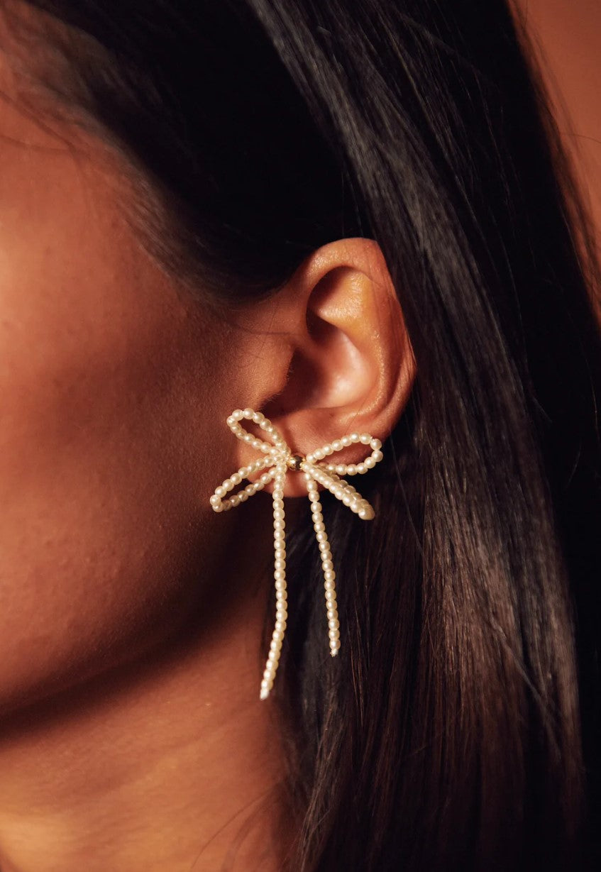 BOW19 DETAILS  ÖRHÄNGEN PEARL BOW _99074.jpg