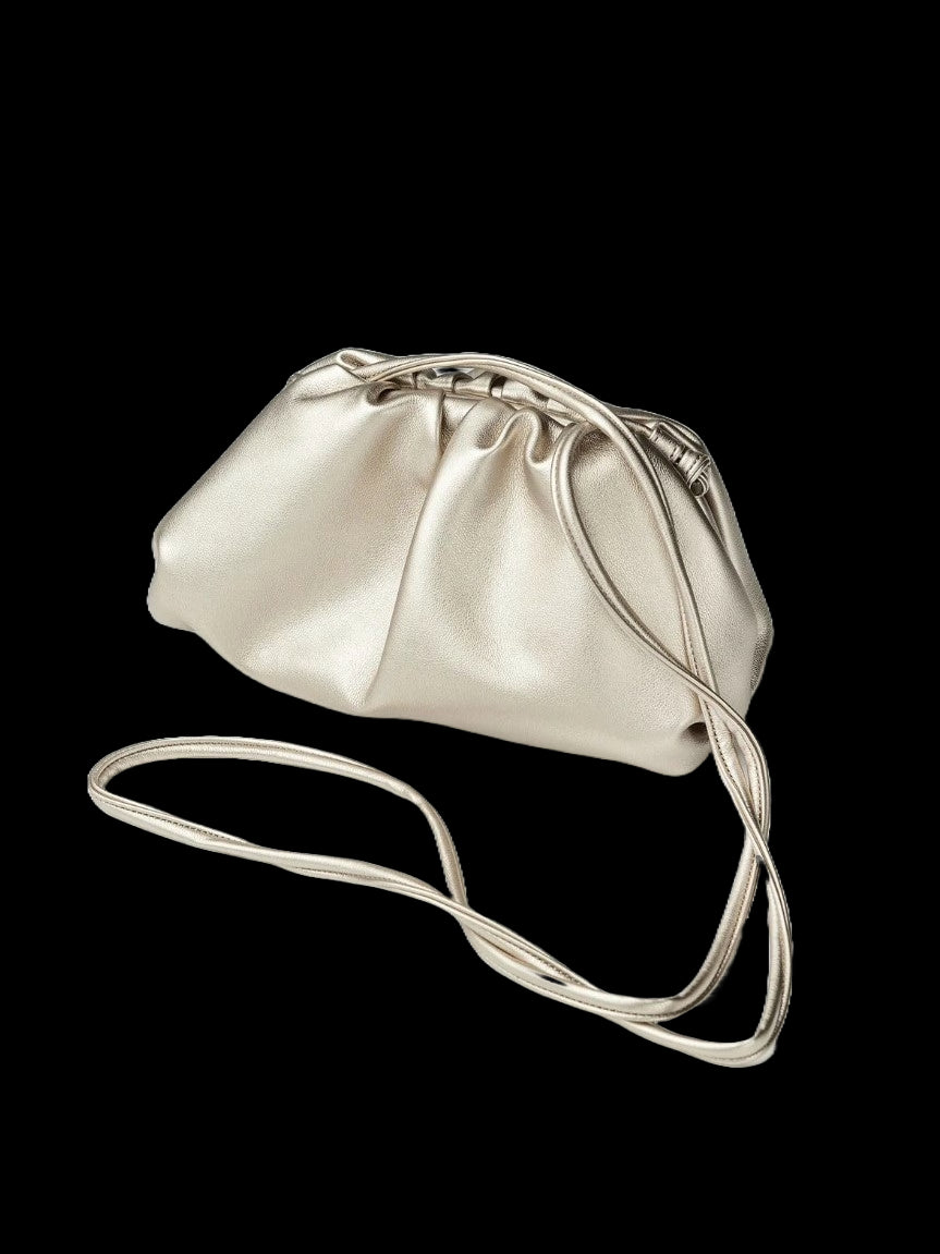 BOW19 DETAILS VÄSKA DUMPLING BAG SHIMMER_102623.jpg