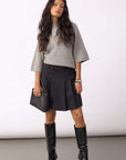 CO'COUTURE KJOL LUNA POCKET PLEAT MINI BLACK_111735.jpg