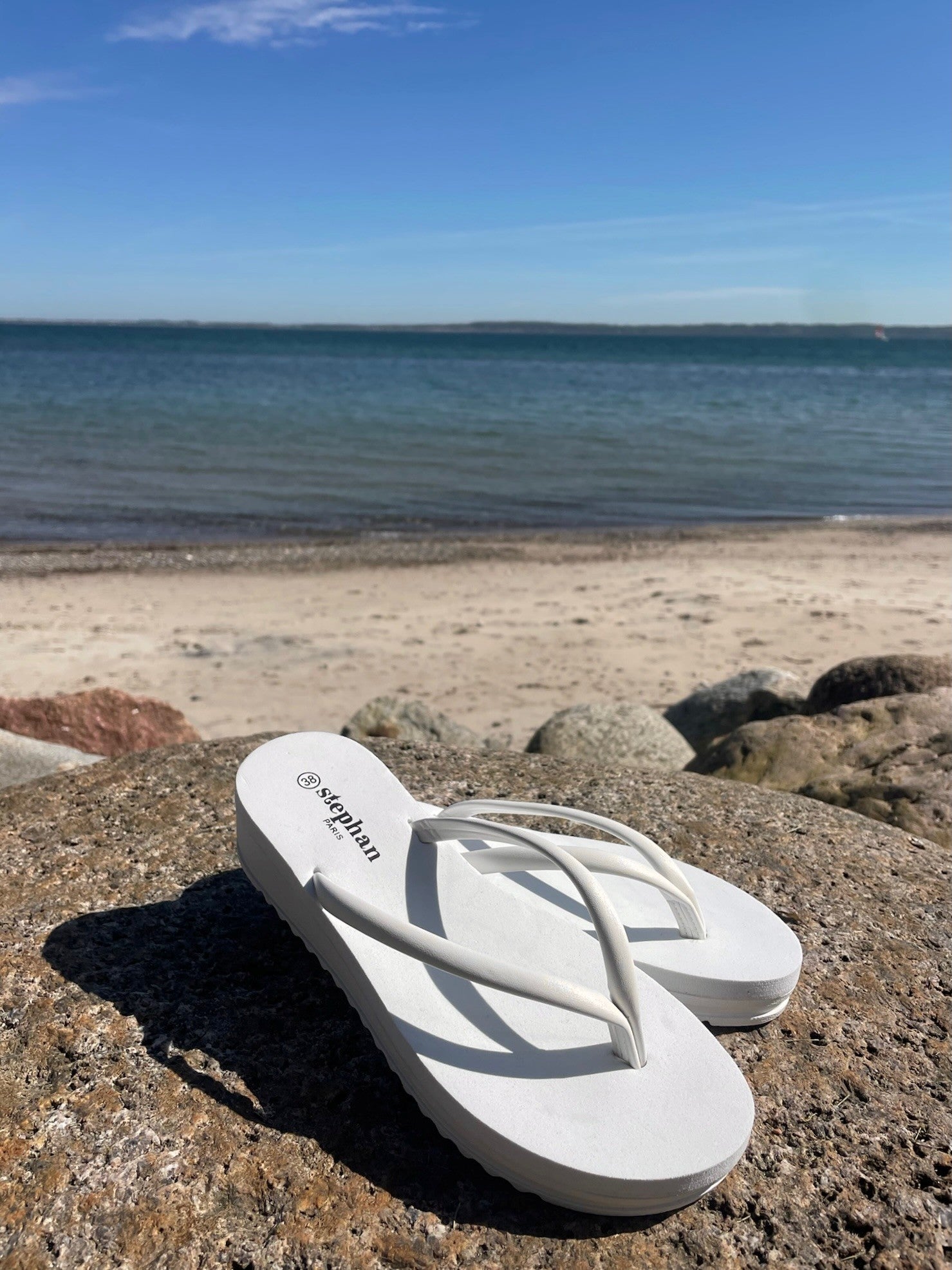 FLIPFLOP WHITE_111223.jpg