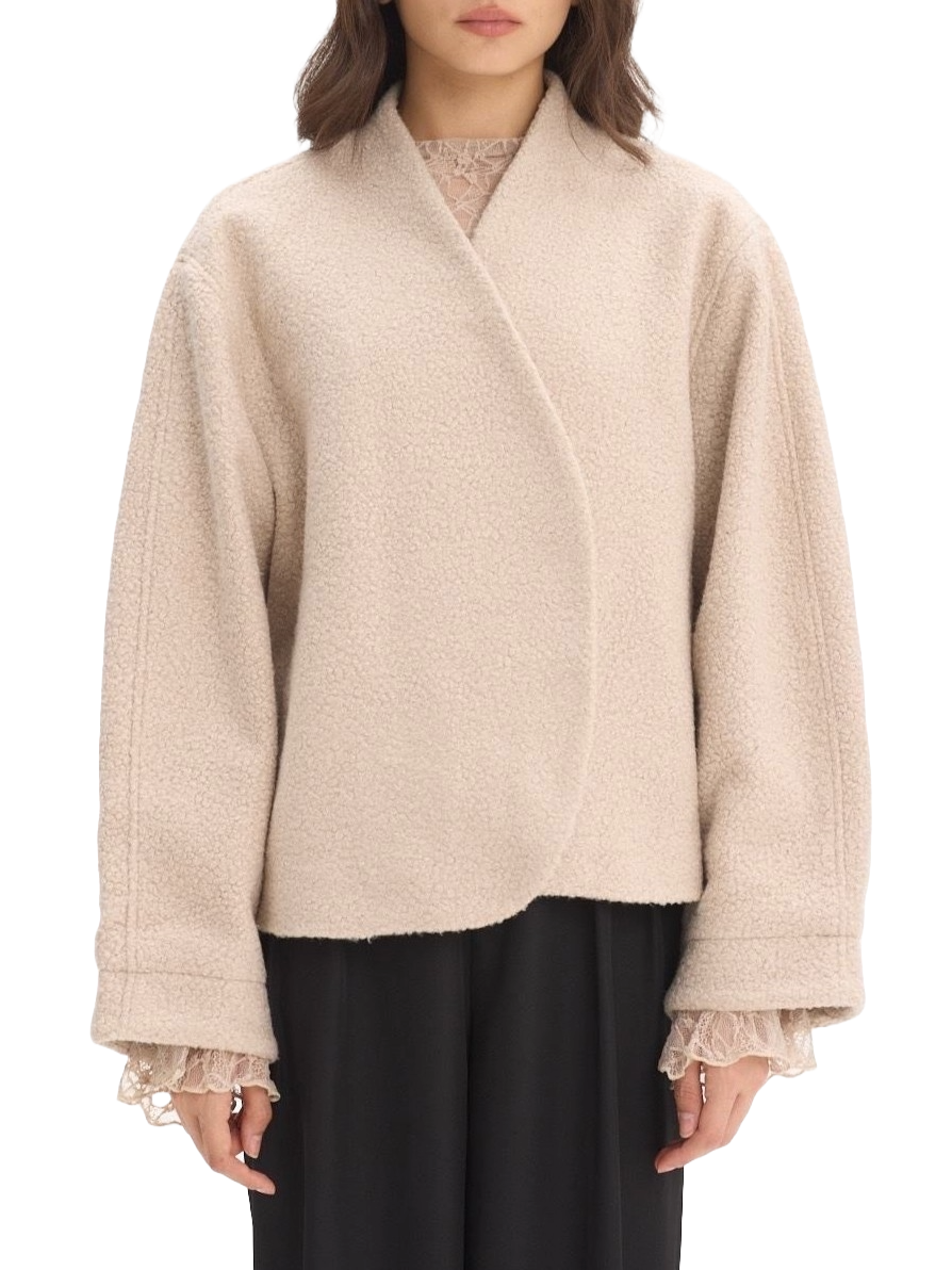 JACKA COLLARLESS BOUCLÉ SHORT BEIGE_106445.jpg