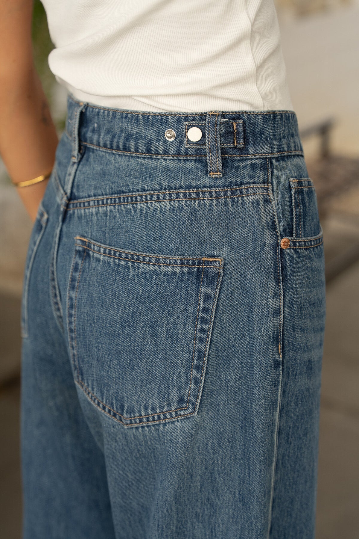 JEANS BROWN BARREL BLUE_109621.jpg