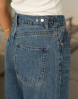 JEANS BROWN BARREL BLUE_109621.jpg
