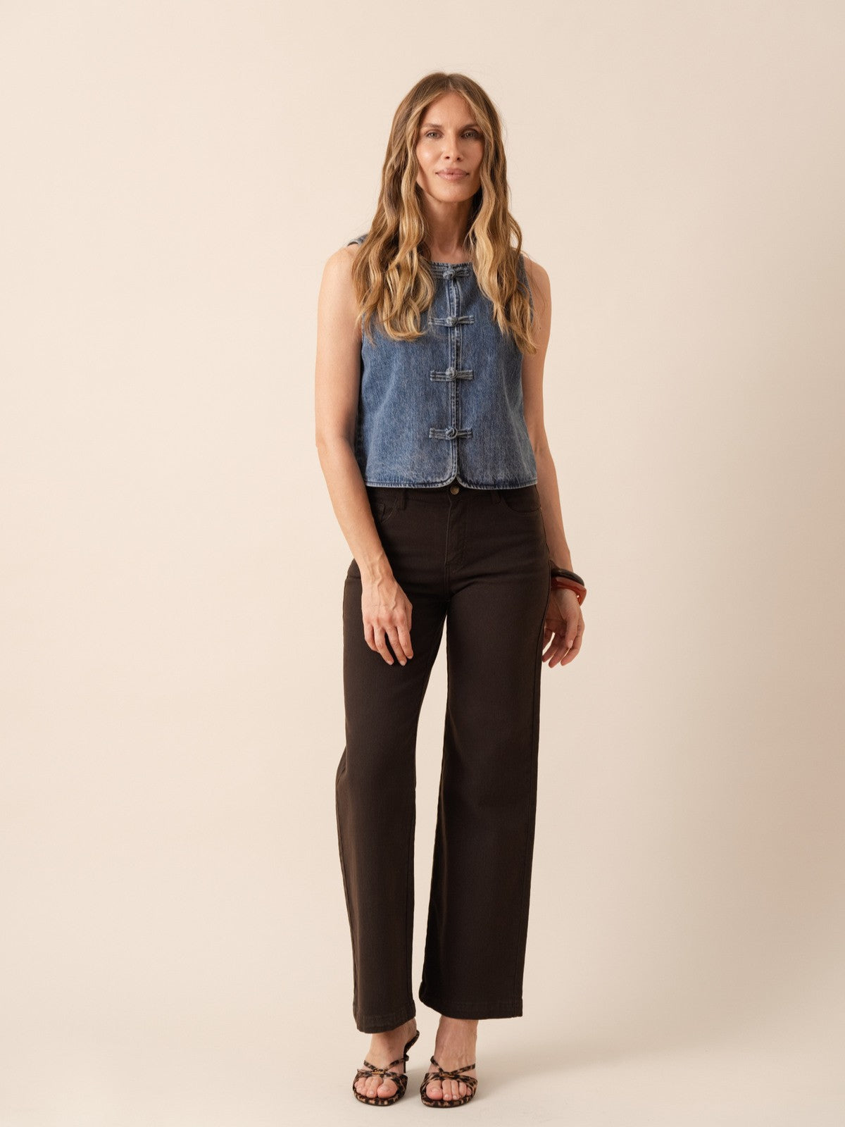 JEANS MONA SLIGHT FLARE MARRON_114688.jpg