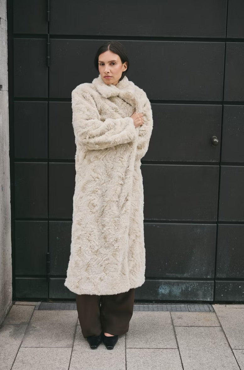 KAREN BY SIMONSEN KAPPA BOLINDA FUR EGRET_102885.jpg