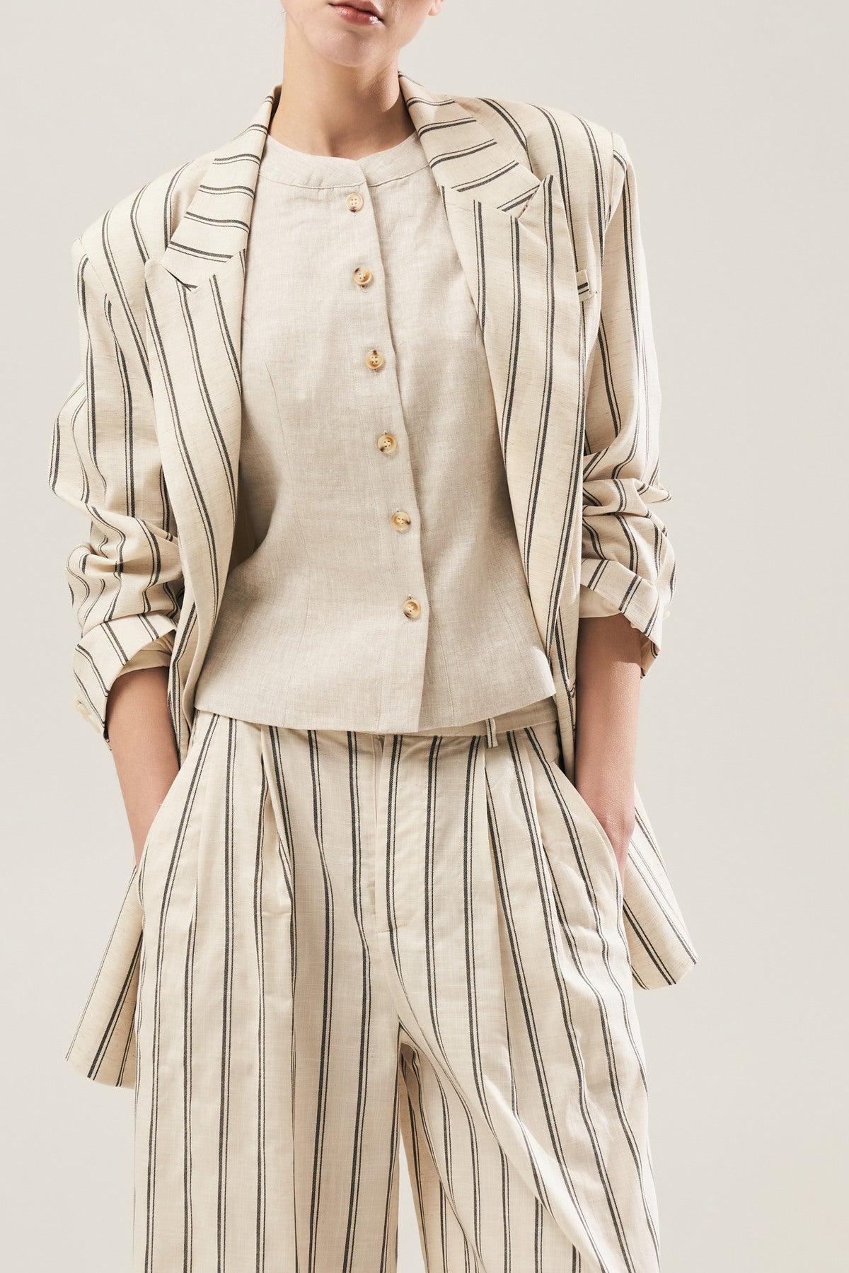 KAVAJ STRIPE DOUBLE BREASTED WHITE_107551.jpg