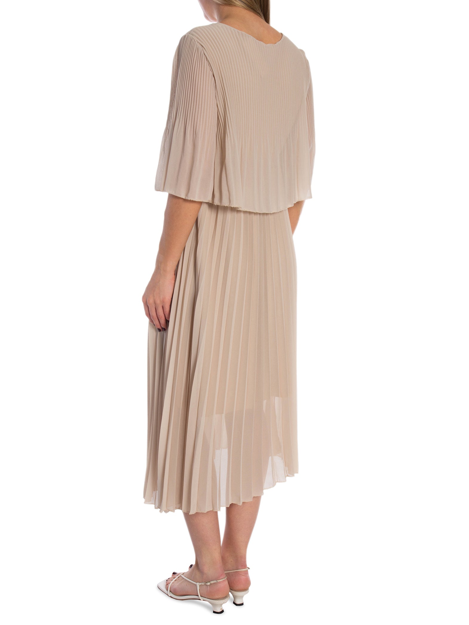 KLÄNNING ELEGANT PLEATED LONG BEIGE_109365.jpg