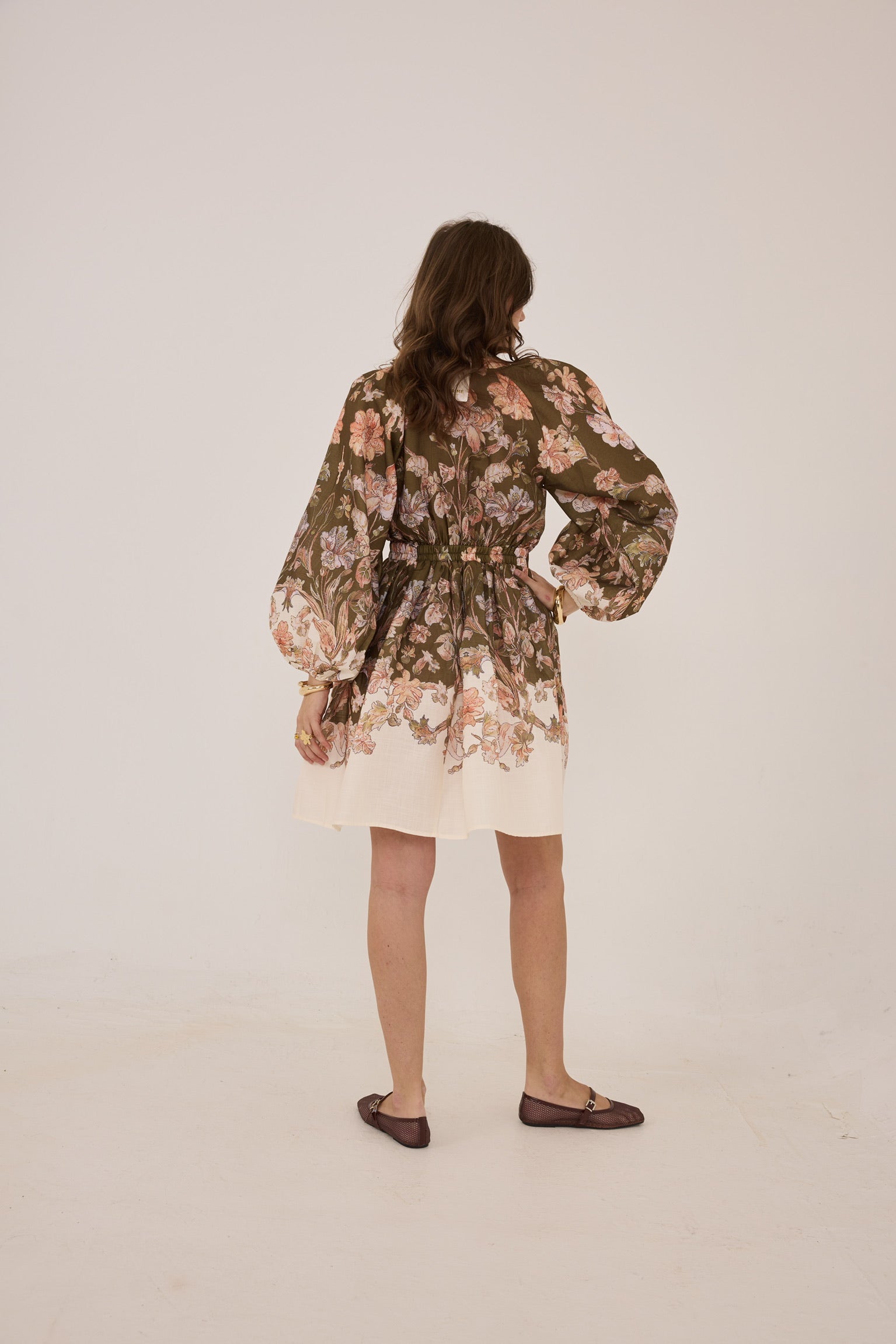 KLÄNNING LOVELY TIE FRONT FLORAL CHARM KAKI_108402.jpg