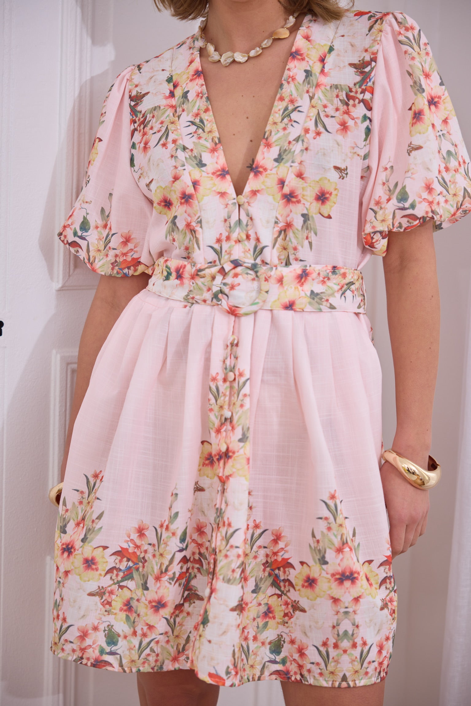 KLÄNNING PASTEL BLOOMS PUFF SLEEVES ROSE_108403.jpg